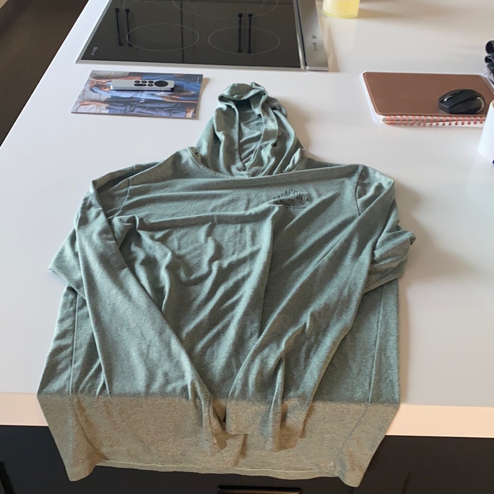 Patagonia men’s hooded, long-sleeved t-shirt
